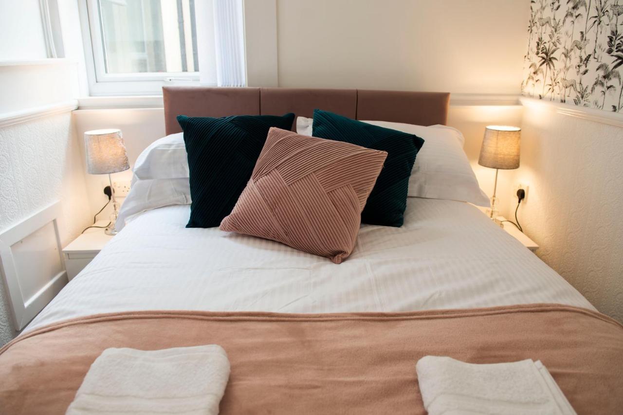 Charles Alexander Short Stay - Highcliffe Apartments Cleveleys Eksteriør billede