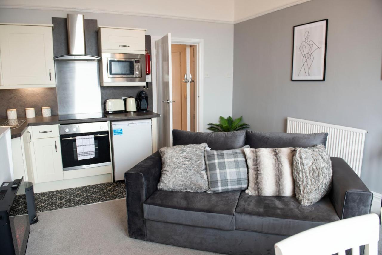 Charles Alexander Short Stay - Highcliffe Apartments Cleveleys Eksteriør billede