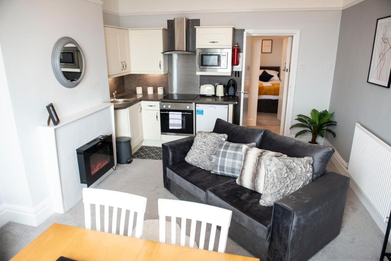 Charles Alexander Short Stay - Highcliffe Apartments Cleveleys Eksteriør billede