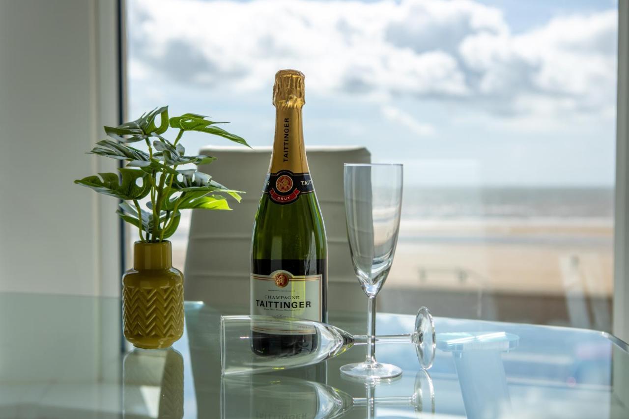 Charles Alexander Short Stay - Highcliffe Apartments Cleveleys Eksteriør billede